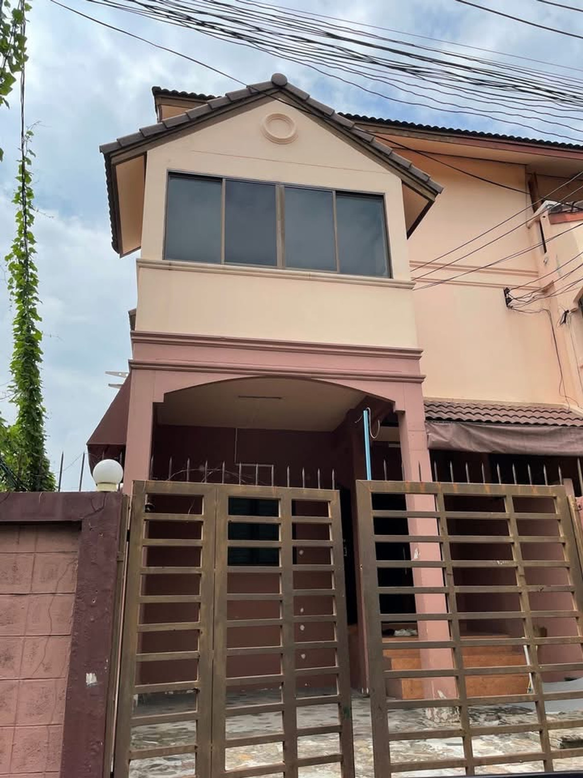 For RentTownhomeKaset Nawamin,Ladplakao : 3-story townhome for rent, Soi Lat Pla Khao 72, near The Jas Ramintra and MRT Lat Pla Khao Station.