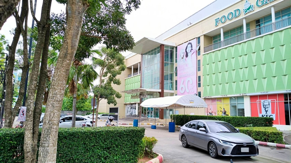 พื้นที่ในห้างใจกลางเมืองสุราษฎร์ธานี สำหรับร้านอาหาร คลินิคความงาม สปา และร้านค้า แวดล้อมด้วยโรงเรียนใหญ่และโรงพยาบาล Loading...