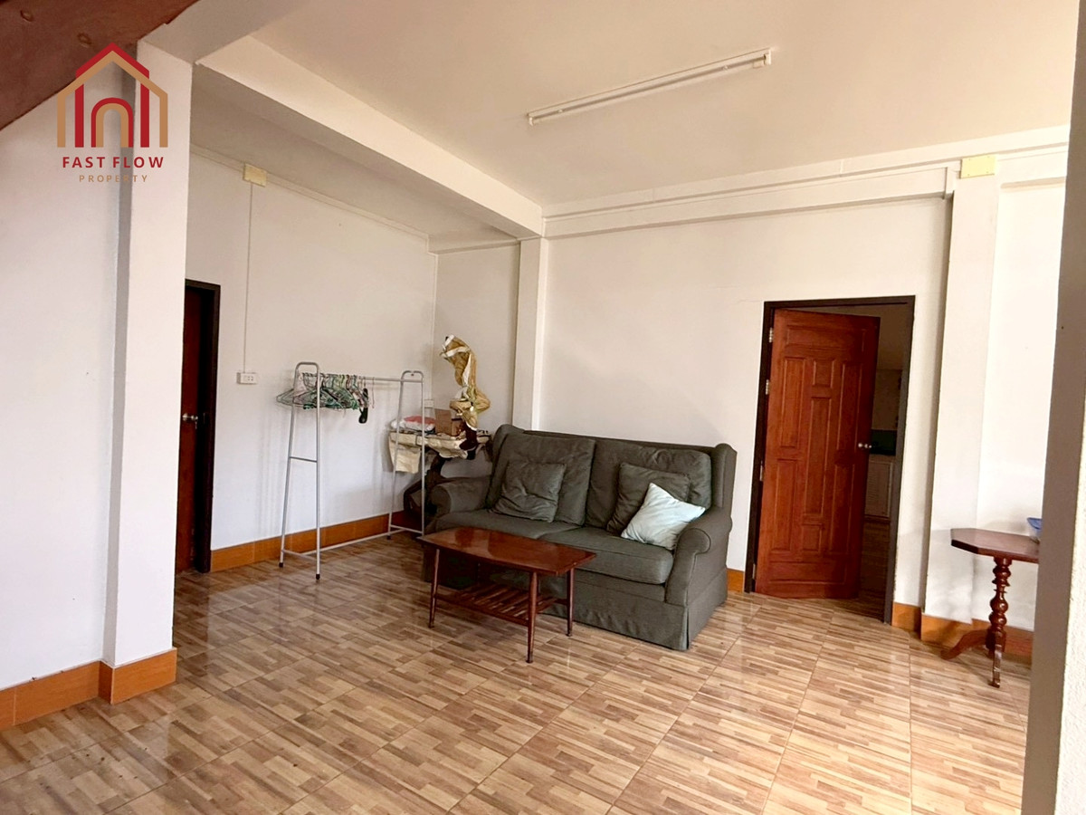 ขาย บ้านเดี่ยว 2 ชั้น ซอยคลองชลประทาน ซอย5 ใกล้ถนนลำปาง-แจ้ห่ม ทุ่งฝาย อำเภอเมืองลำปาง วัดนาป้อเหนือ IM Loading...