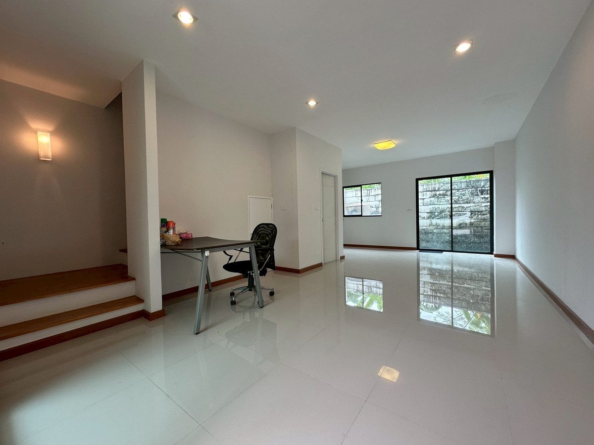 3-story townhome for sale, Casa City Sukhumvit Village, next to Sukhumvit Road - Srinakarin Intersection. Loading...