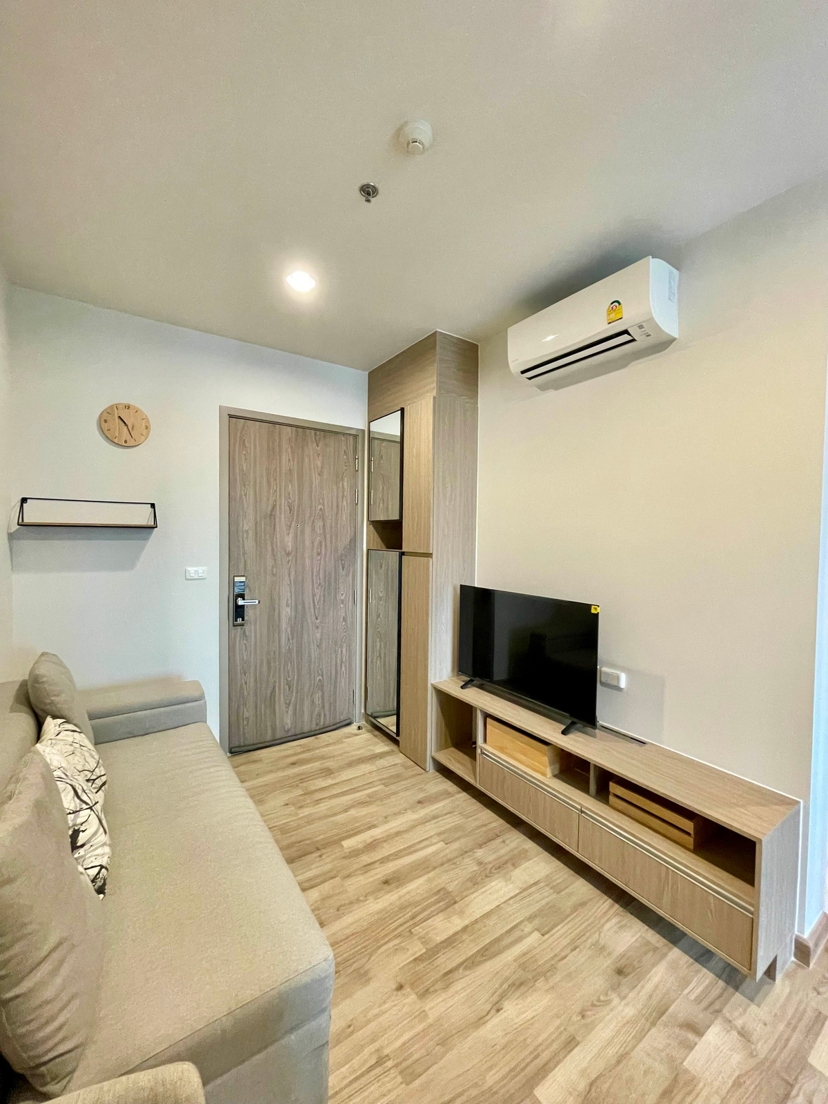 For RentCondoBangna, Bearing, Lasalle : For rent Niche Mono Sukhumvit Bearing BTS250 meters.