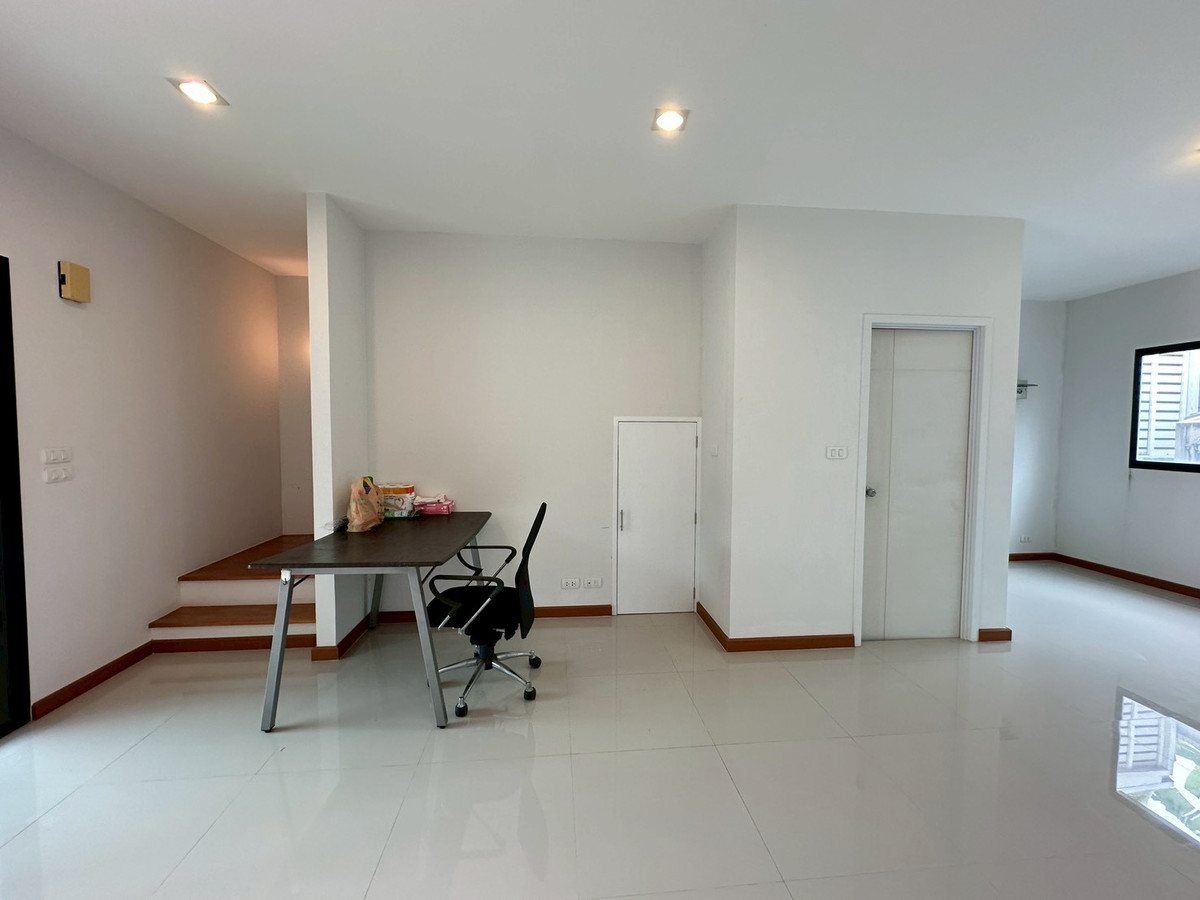 3-story townhome for sale, Casa City Sukhumvit Village, next to Sukhumvit Road - Srinakarin Intersection. Loading...