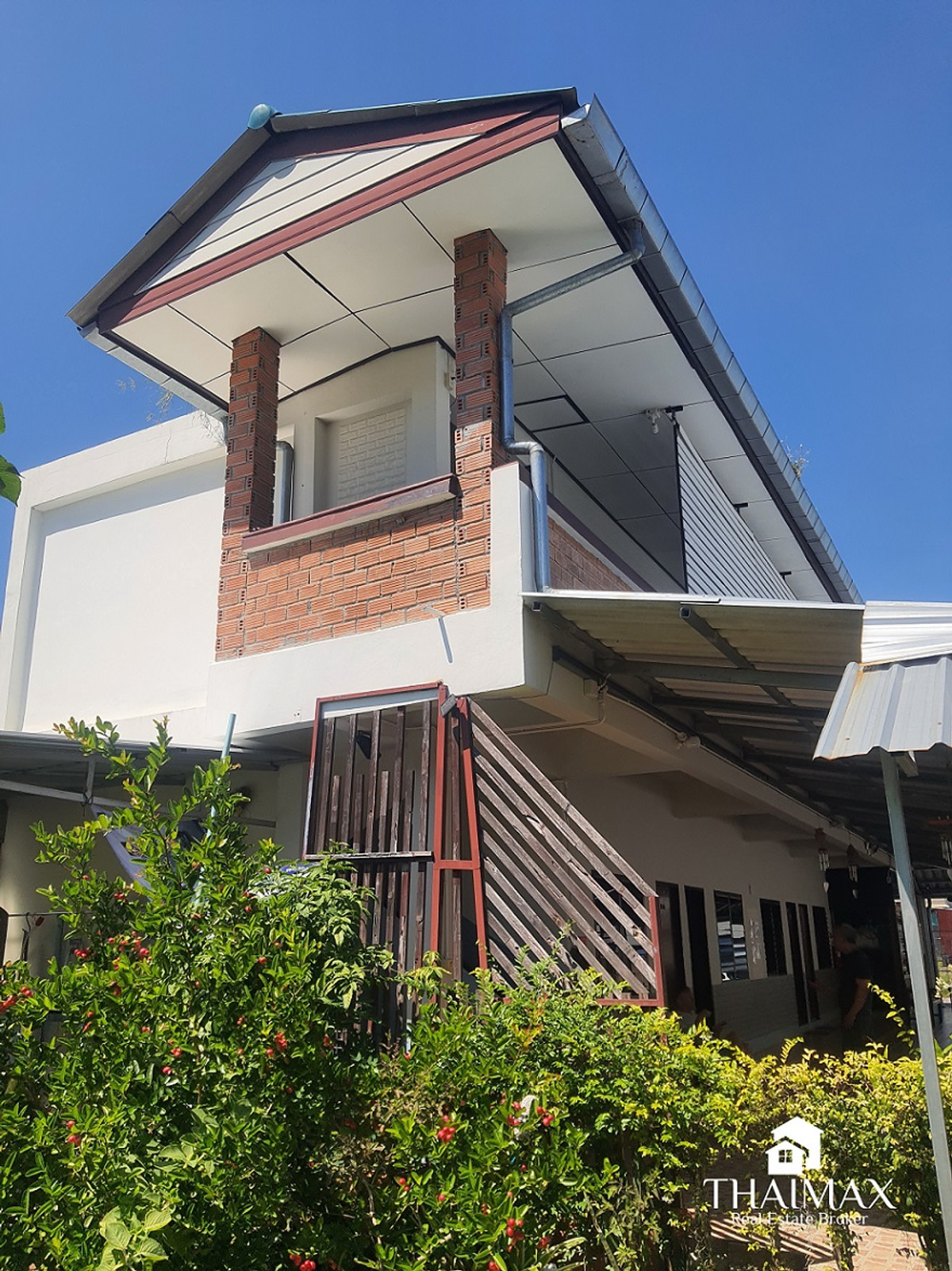 For SaleHotel&Apartment BusinessChiang Mai : Land for sale 108 sq m. with guesthouse business. Near the Chiang Mai bus station.