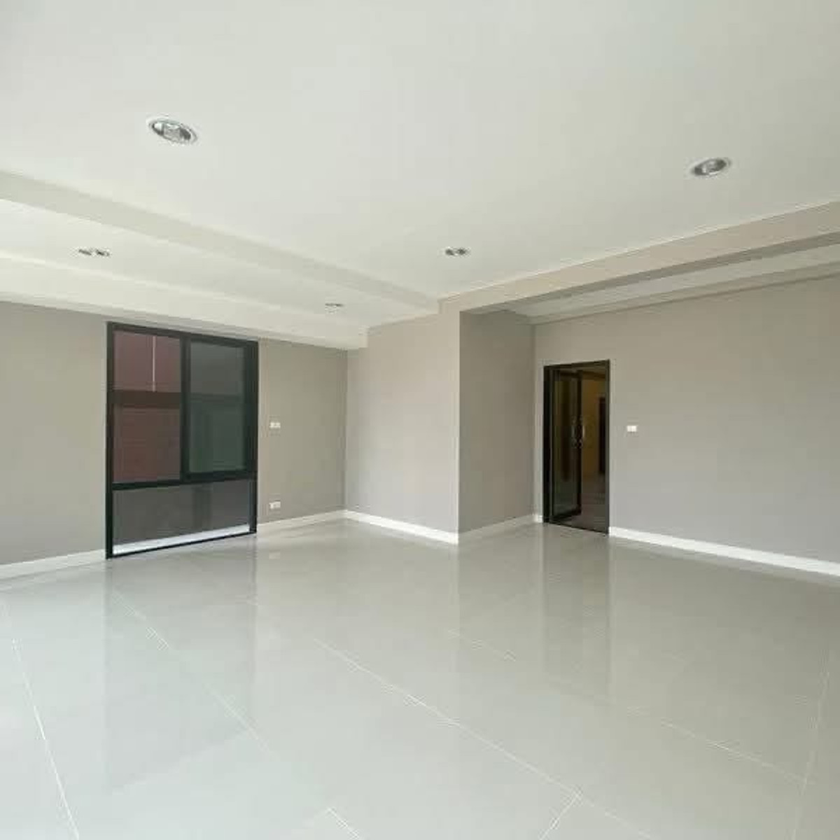 ขายโฮมออฟฟิศ Warehouse ไชน่าทาวน์ ศาลายา โฮมออฟฟิศ 3️⃣ ชั้น + โกดัง Loading...