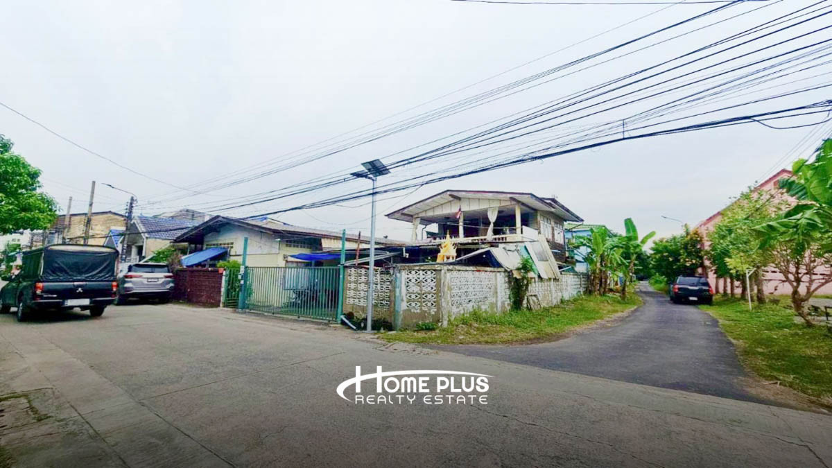 Land for 2 detached houses, Soi Tha Kham 20, Intersection 8, area 133 square meters (corner house with business) Loading...