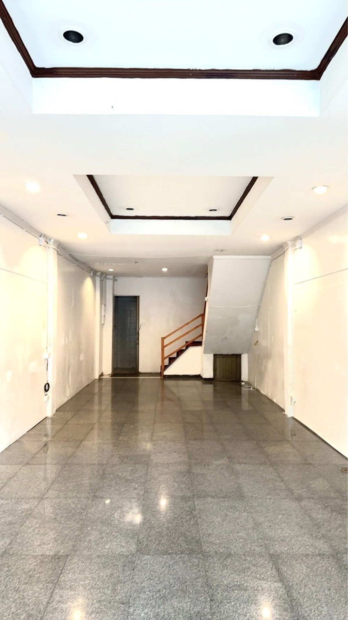 🔥 Commercial building for rent – best location in the heart of Sukhumvit Located on the main Sukhumvit Road between Soi 41 - 43 - 47, only 500 meters from BTS Phrom Phong and EmQuartier✨ This location is considered “Not easy to find”! #Can  register a co Loading...