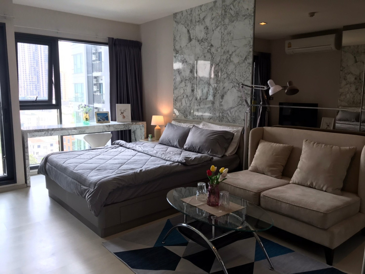 ขายคอนโดสุขุมวิท อโศก ทองหล่อ : ขายถูกมาก คอนโด Rhythm Sukhumvit 36-38 วิวสระ ห้องสวย พร้อมอยู่