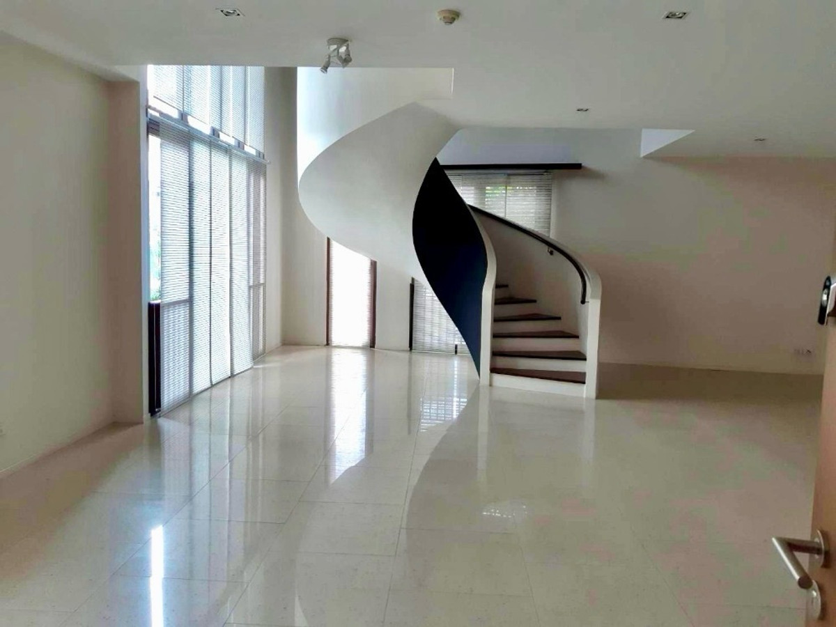 Pet friendly - Condo Baan Lux Sathorn Loading...