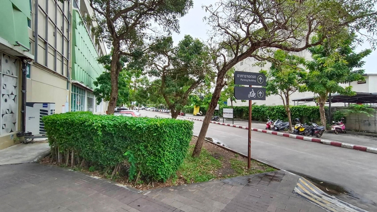 พื้นที่ในห้างใจกลางเมืองสุราษฎร์ธานี สำหรับร้านอาหาร คลินิคความงาม สปา และร้านค้า แวดล้อมด้วยโรงเรียนใหญ่และโรงพยาบาล Loading...