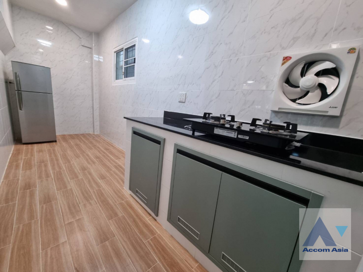 ðžAccomAð― Pet friendly 4 Bedrooms House for Rent in Sukhumvit, Bangkok near BTS Ekkamai at Ekkamai Villas (2520692) Loading...