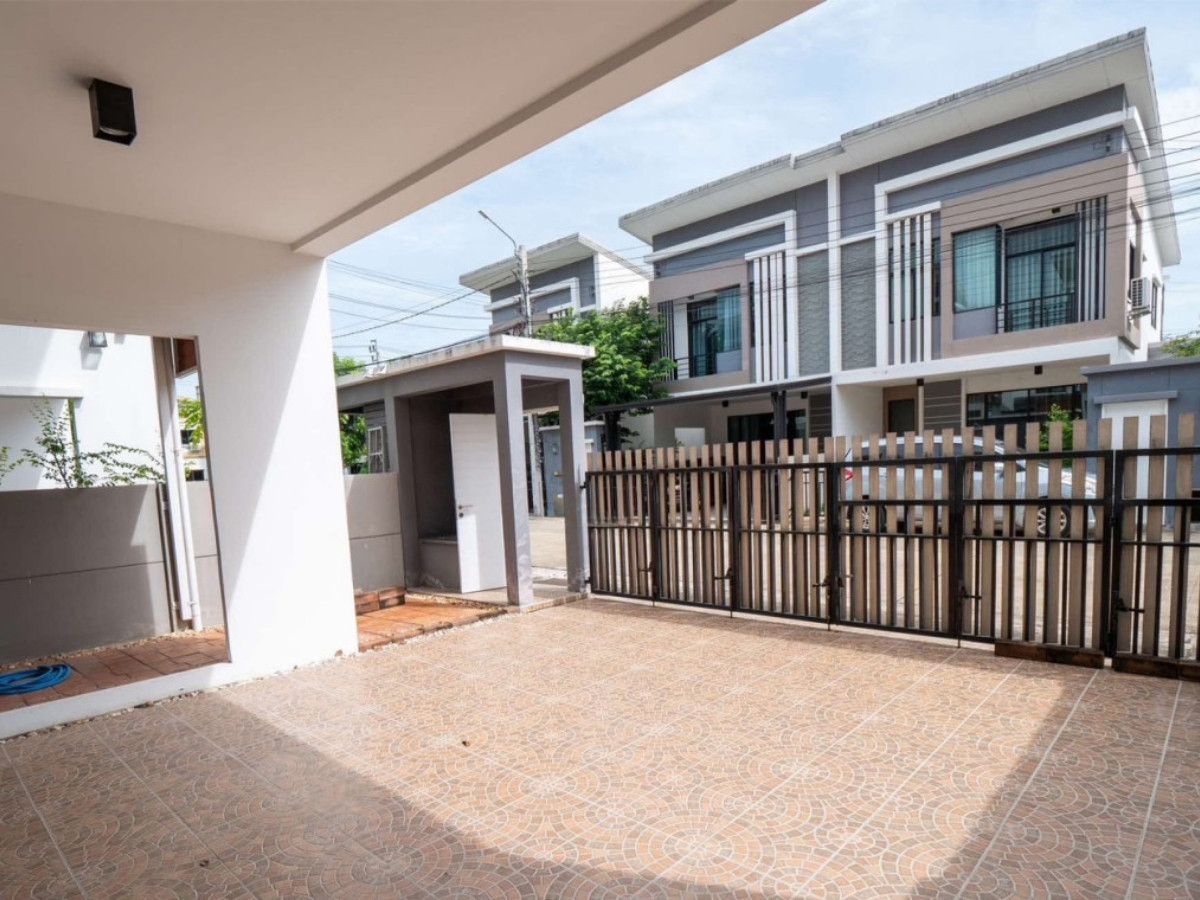 Single house The Trust 95 Ratchaphruek-Rattanathibet (Project 3) 29 sq m, 3 bedrooms, 3 bathrooms, 3.3 million, quiet, convenient travel on many routes, near the BTS Bang Phlu Station. Loading...