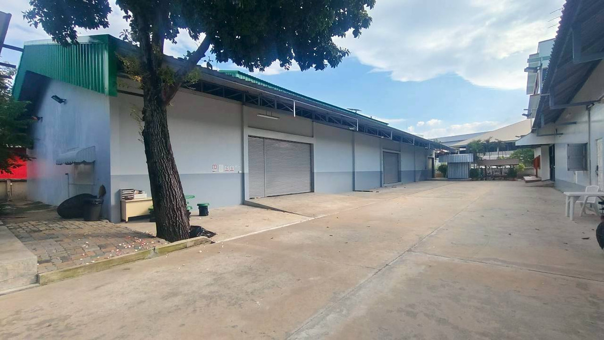 For SaleLandNonthaburi, Bang Yai, Bangbuathong : Land for sale 4-0-10 rai with office building. and a 3-story residential house on Bang Bua Thong Road, Suphan Buri