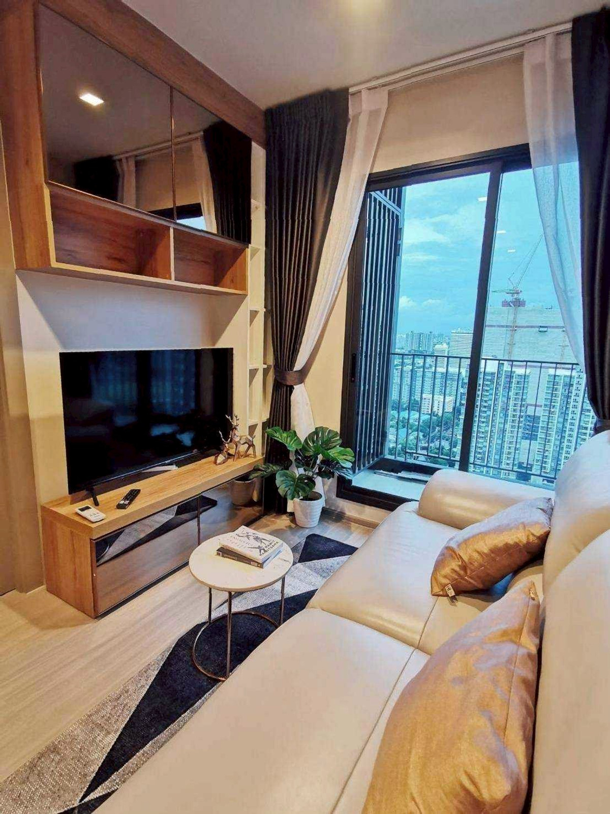 🏙️ Condo for Rent – Life Asoke-Rama 9 ✨ 🌆 31th Floor | Open Garden View & Stunning Asoke CBD Skyline Loading...