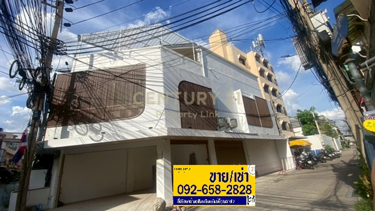 บ้านสาทร นราธิวาส : บ้านมุมหลังแต่งสวย 3 ชั้น พร้อมอยู่ สไตล์โมเดล – ซอยจันทน์ 32 ขนาด 15 ตร.ว. ใกล้ BTS สุรศักดิ์ เพียง 400 เมตร No.62-HH-68044