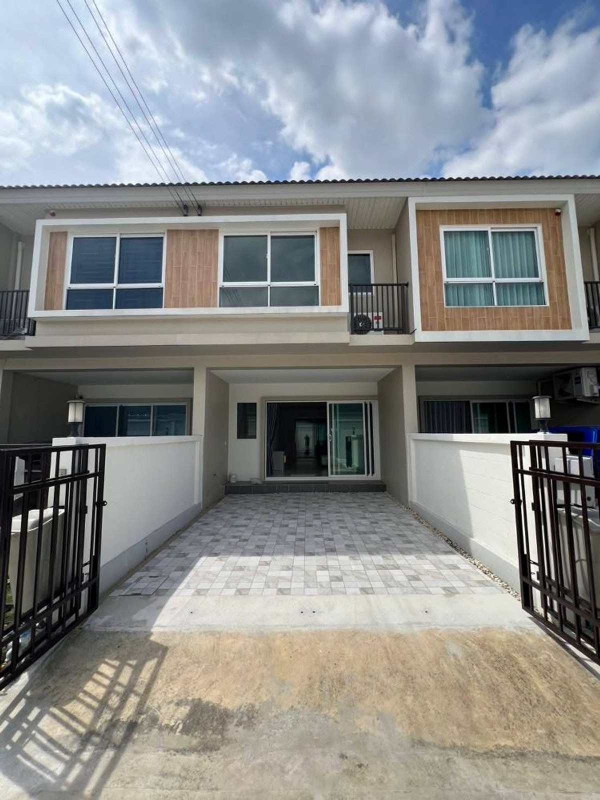 ให้เช่าทาวน์โฮมปทุมธานี รังสิต ธรรมศาสตร์ : ให้เช่าบ้านทาวน์โฮม 2 ชั้น ( มือหนึ่ง ) โนโววิลล์ คลอง 1 ซอย รังสิต - นครนายก 19 20 ตร.ว. ธัญบุรี ใกล้เซียร์รังสิต ใกล้ฟิวเจอร์พาร์ครังสิต