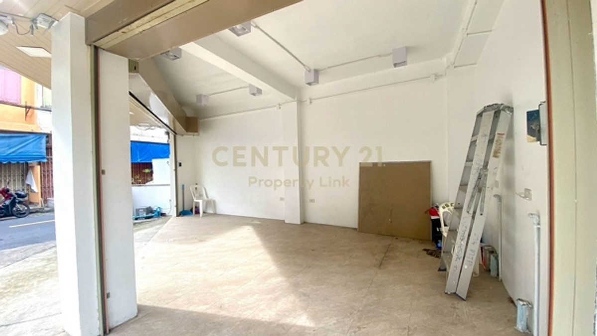 บ้านมุมหลังแต่งสวย 3 ชั้น พร้อมอยู่ สไตล์โมเดล – ซอยจันทน์ 32 ขนาด 15 ตร.ว. ใกล้ BTS สุรศักดิ์ เพียง 400 เมตร No.62-HH-68044 Loading...