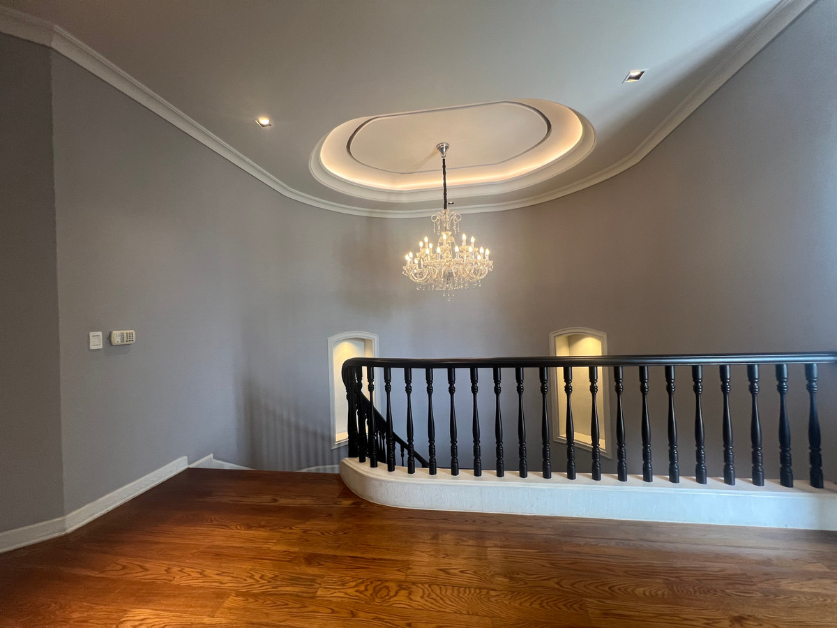 For SaleHouseKaset Nawamin,Ladplakao : Luxurious 5 bedroom house along Ramintra Expressway, ready to decorate, next to the lake.