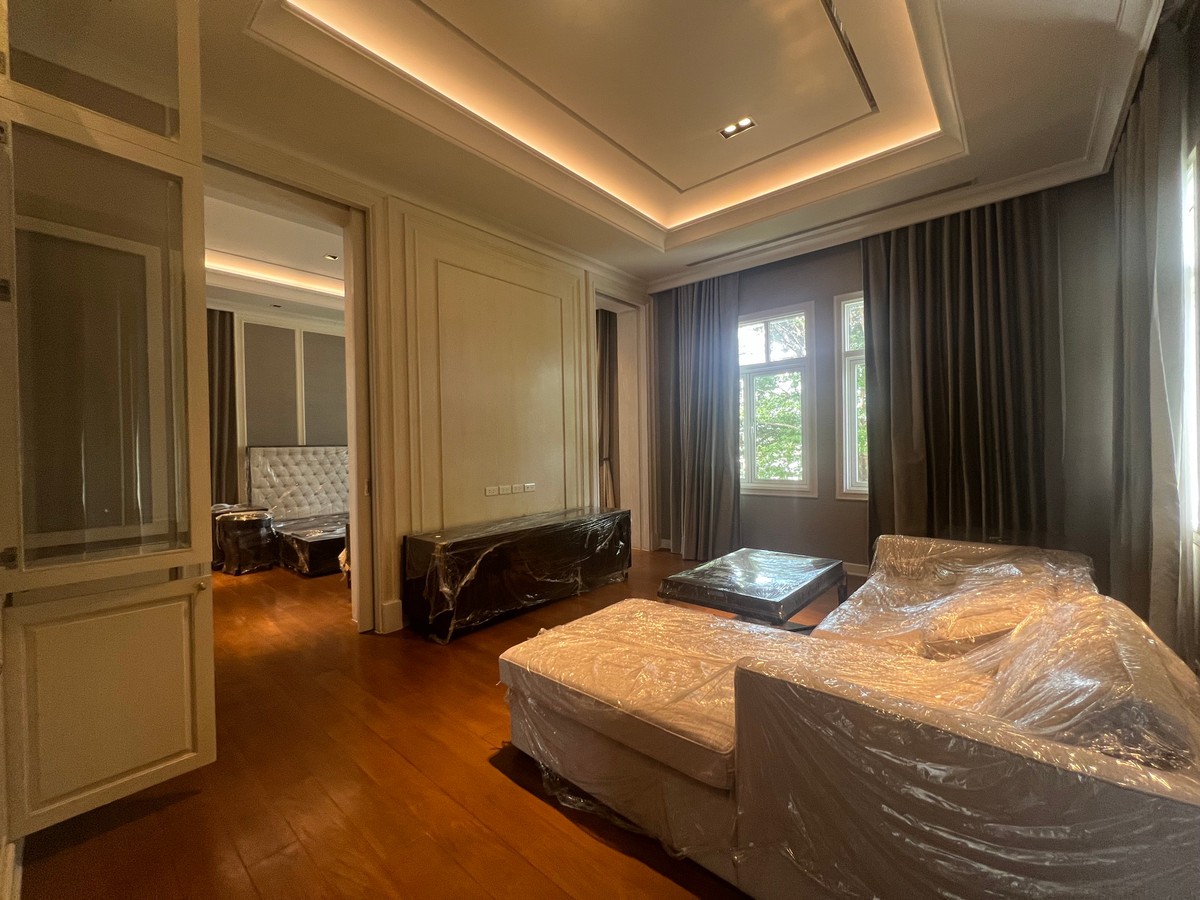 For SaleHouseKaset Nawamin,Ladplakao : Luxurious 5 bedroom house along Ramintra Expressway, ready to decorate, next to the lake.