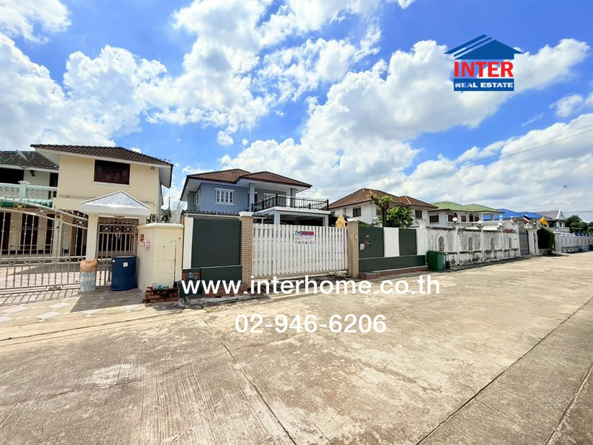 2-story detached house, 76 sq m. Detached house, Soi Phetkasem 94. Near The Mall Bang Khae, Phetkasem Road, Phutthamonthon Sai 2 Road, Bang Khae District, Bangkok Loading...