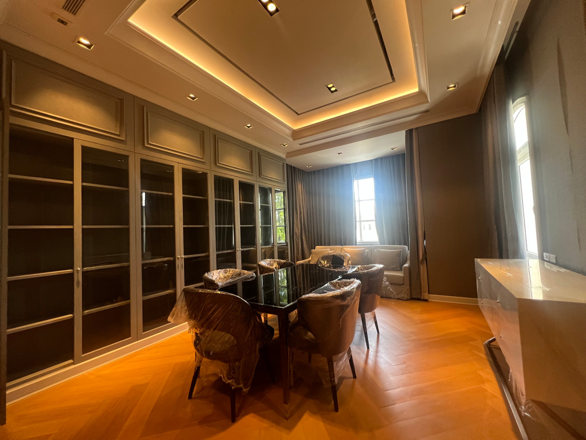 For SaleHouseKaset Nawamin,Ladplakao : Luxurious 5 bedroom house along Ramintra Expressway, ready to decorate, next to the lake.