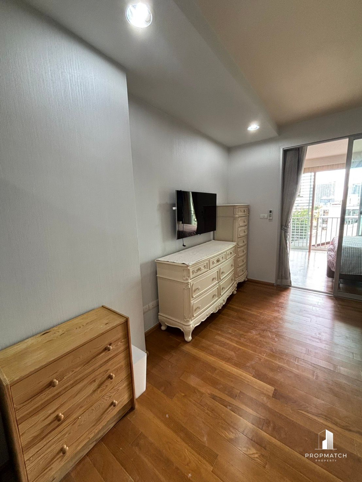 ✨Flash Deal ✨The LINE Phahonyothin Park( 1Bed 1Bath 38SQM.) แต่งครบพร้อมอยู่ !! เพียง 16,000บาทต่อเดือน Tel.0981315848 @propmatch Loading...