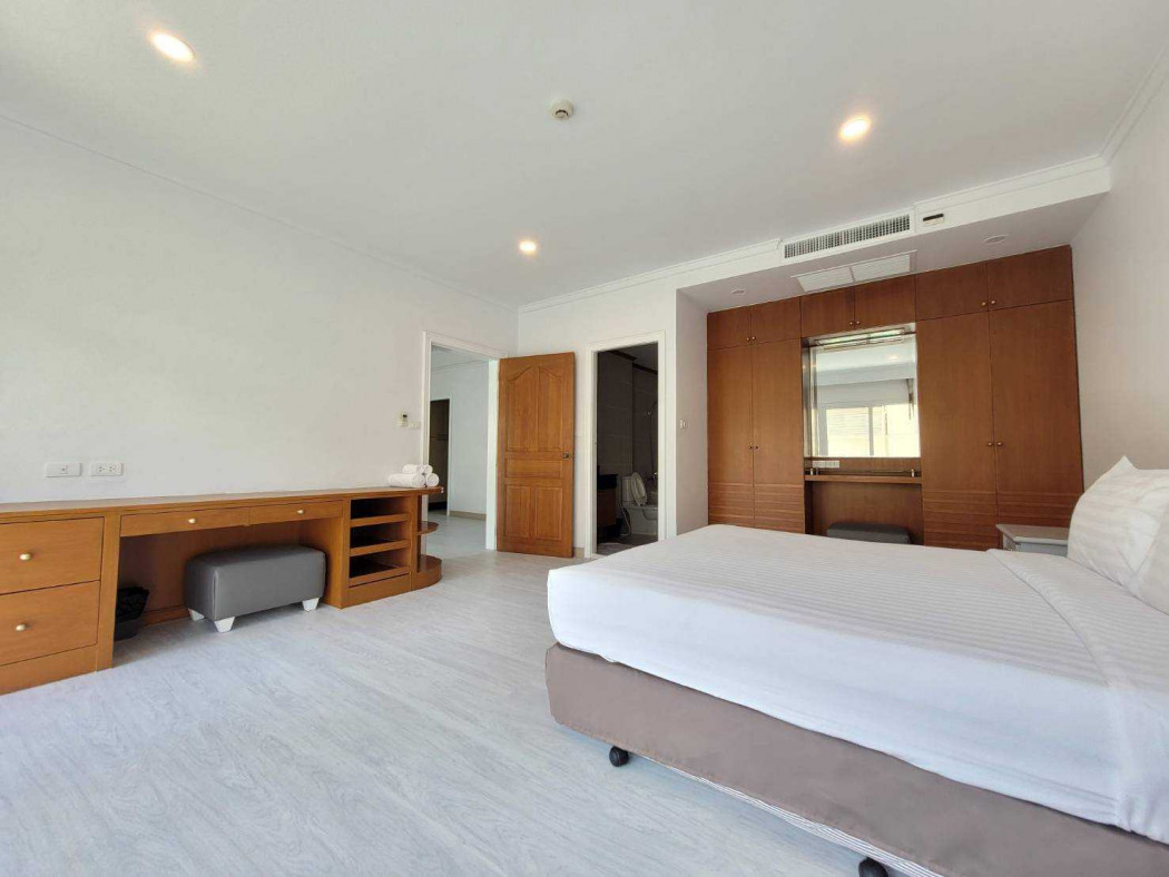 Condo for rent: Chaidee Mansion, 300 sq m, near BTS Asoke Loading...