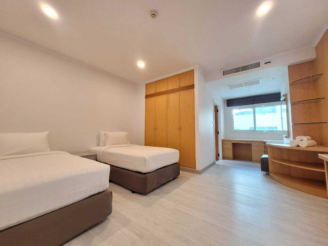 Condo for rent: Chaidee Mansion, 300 sq m, near BTS Asoke Loading...