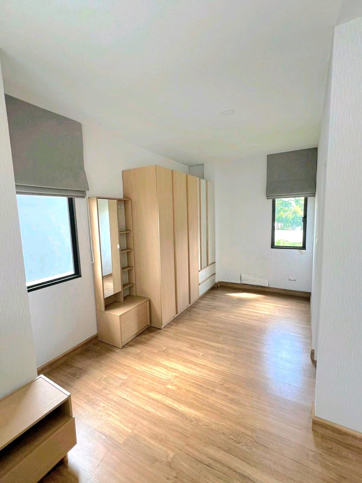 บ้านเดี่ยวให้เช่า – The Citi รามอินทรา 🏡บ้านสวย เงียบสงบ เฟอร์นิเจอร์ครบ พร้อมอยู่ทันที พื้นที่ 77 ตร.วา พื้นที่ใช้สอยประมาณ 200 ตร.ม.4 ห้องนอน🛌 / 3 ห้องน้ำ🛀 / 1 ห้องนั่งเล่น🛋️ / 1 โถงรับรอง Loading...