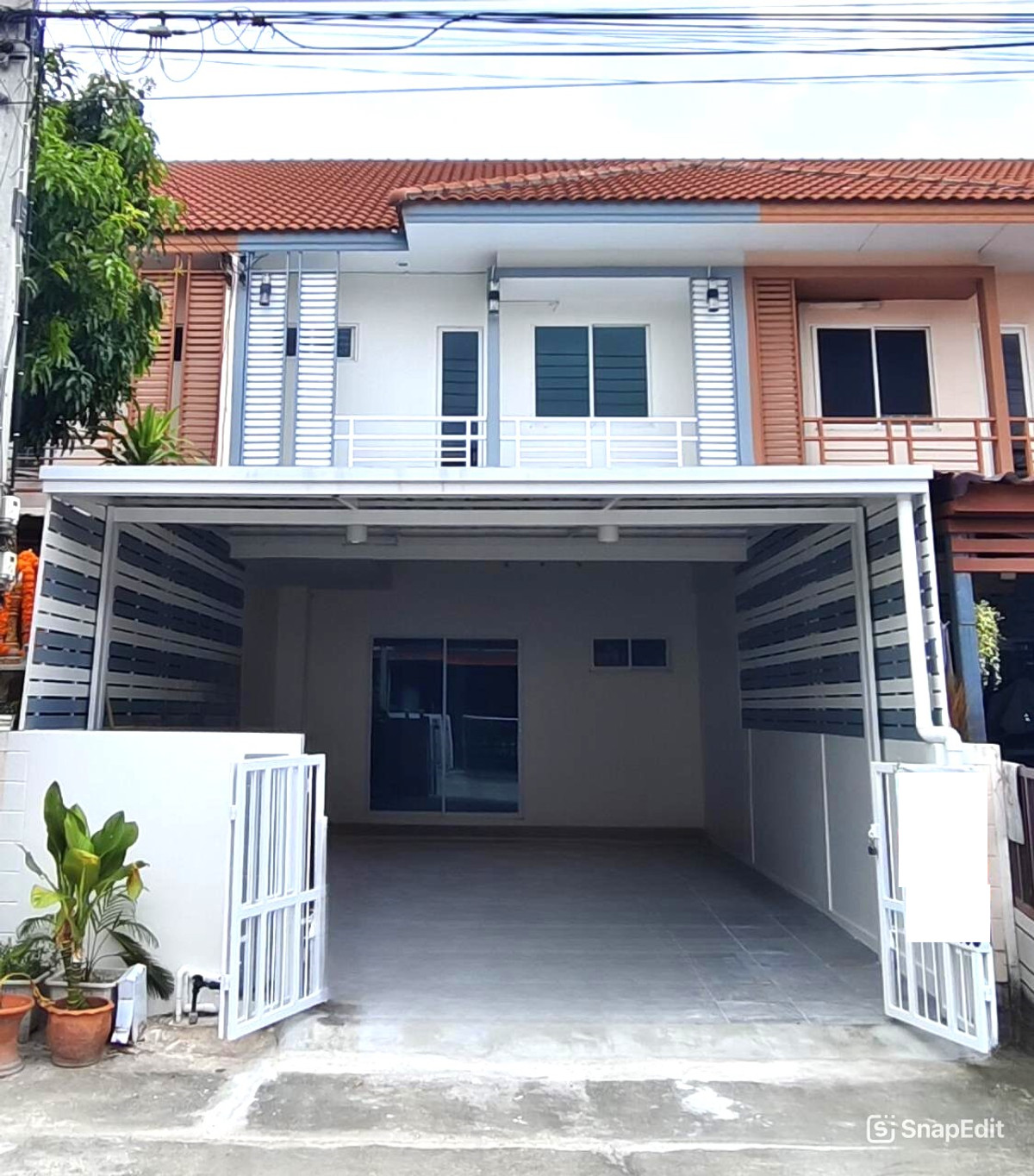 ขายทาวน์โฮมปทุมธานี รังสิต ธรรมศาสตร์ : ทาวน์โฮมถูก รีโนเวทสวย เหมือนได้บ้านใหม่ หมู่บ้าน ไอลีฟ ทาวน์ ลำลูกกาคลอง 3 ทำเลดีเยี่ยม ใกล้รถไฟฟ้า ใกล้ทางด่วน  