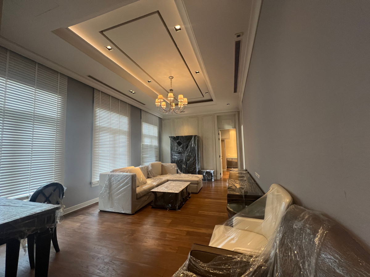 For SaleHouseKaset Nawamin,Ladplakao : Luxurious 5 bedroom house along Ramintra Expressway, ready to decorate, next to the lake.