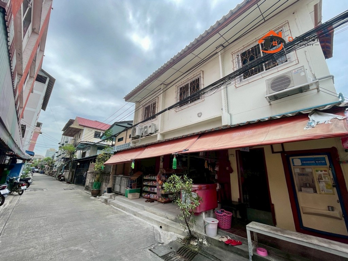 ขายบ้านสาทร นราธิวาส : ขายบ้านเดี่ยว 2 ชั้น นนทรี 14 แยก 9 แขวงช่องนนทรี เขตยานนาวา ออกพระราม 3 สาธุประดิษฐ์ ยานนาวา สะดวก ใกล้จุดขึ้นลงวงแหวนอุตสาหกรรม ใกล้ทางด่วนเฉลิมมหานคร (ด่านสาธุประดิษฐ์) ใกล้เซ็นทรัลพระราม 3 เนื้อที่ 60 ตรว. บ้าน 240 ตรม.