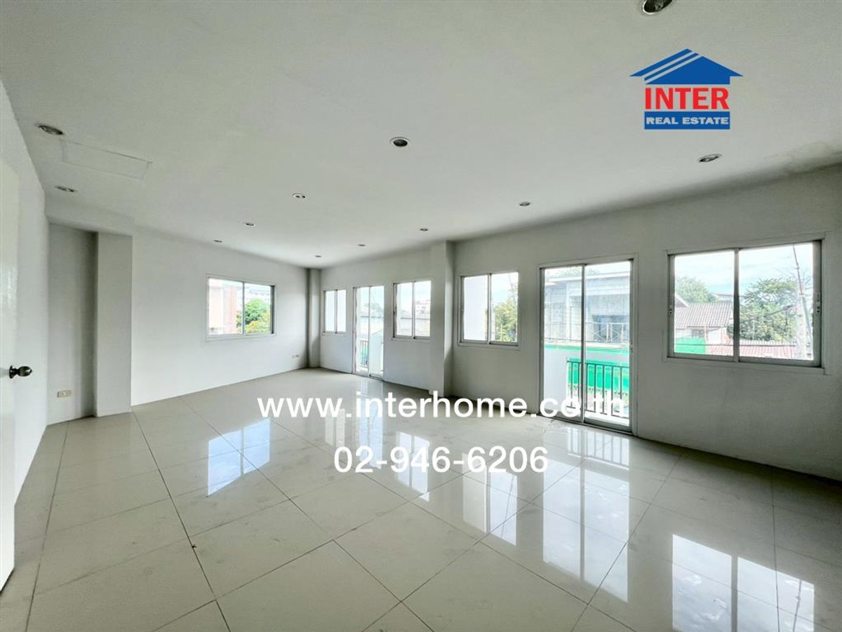 อาคารพาณิชย์ 3 ชั้น 63.6 ตร.ว. อาคารพาณิชย์ ซอยรามอินทรา21 ถนนรามอินทรา ถนนพหลโยธิน เขตบางเขน กรุงเทพมหานคร Loading...