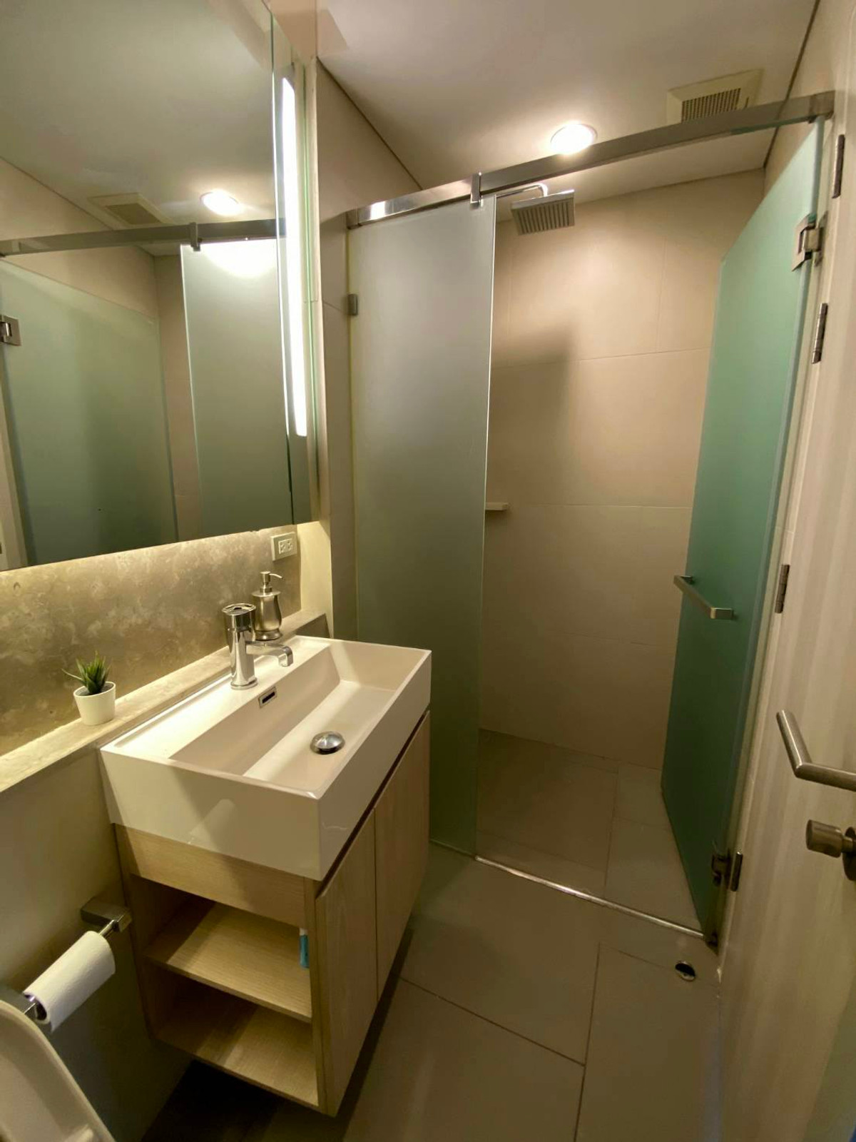 ให้เช่าคอนโดสุขุมวิท อโศก ทองหล่อ : The Lumpini 24 พร้อมพงษ์ – 2 ห้องนอน ชั้นสูง วิวแม่น้ำเจ้าพระยา แต่งสวยระดับโรงแรม 5 ดาว