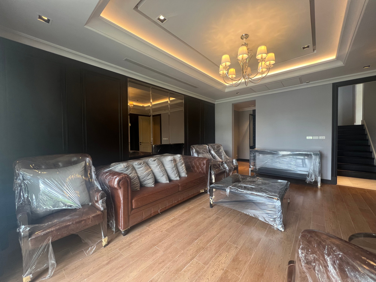 For SaleHouseKaset Nawamin,Ladplakao : Luxurious 5 bedroom house along Ramintra Expressway, ready to decorate, next to the lake.