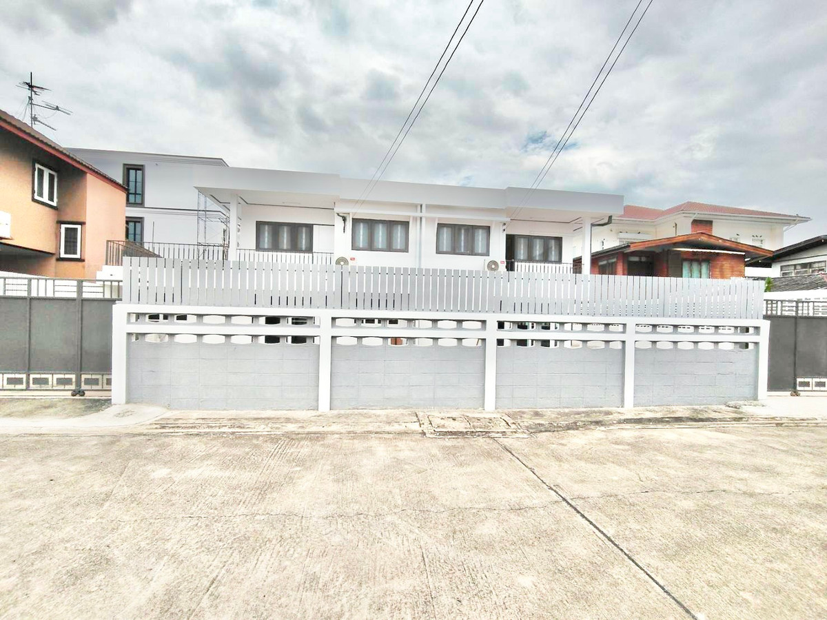 For RentHome OfficeChokchai 4, Ladprao 71, Ladprao 48, : 2-story house for rent / Home Office, completely renovated✨ Good location, community area, Lat Phrao area.