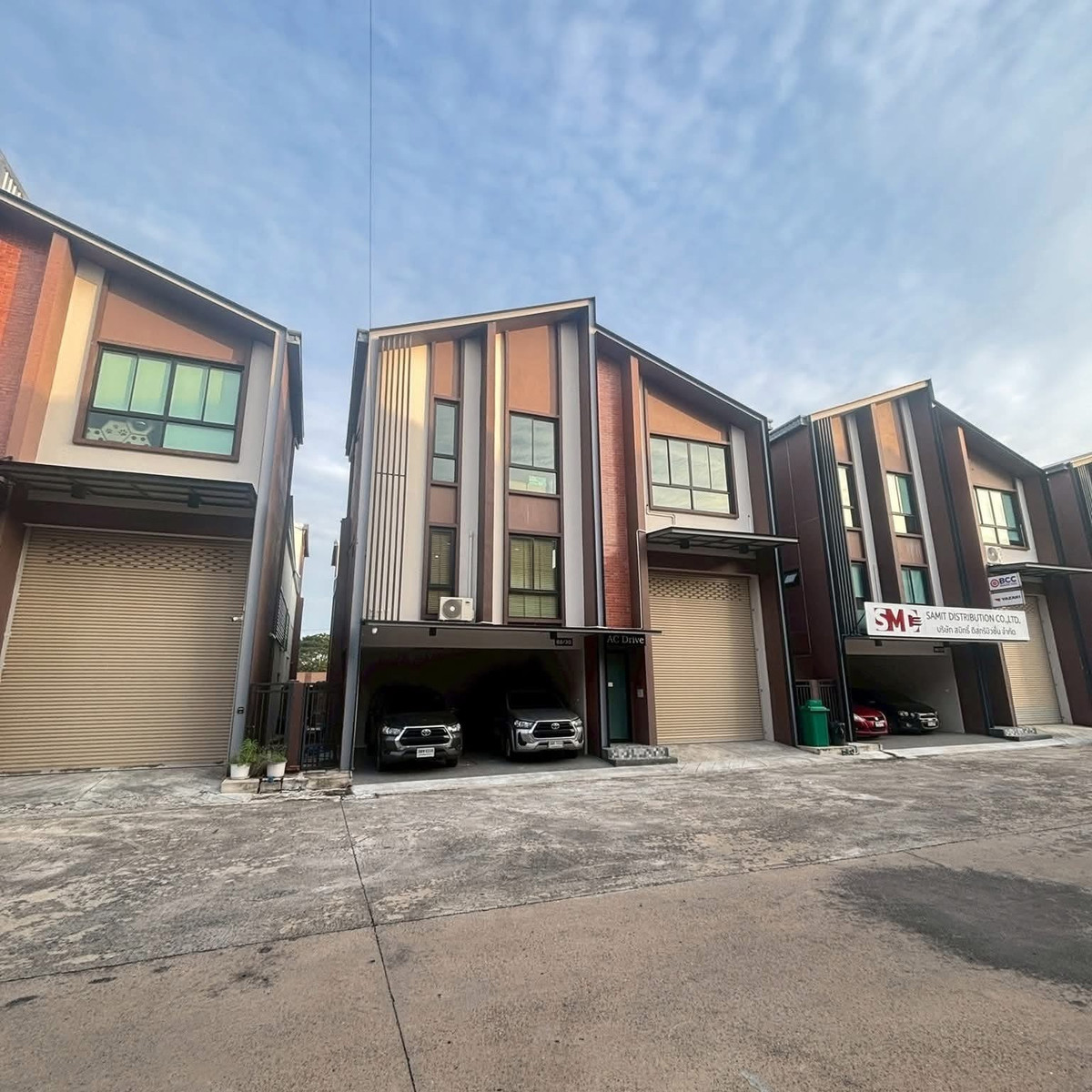 ขายโฮมออฟฟิศ Warehouse ไชน่าทาวน์ ศาลายา โฮมออฟฟิศ 3️⃣ ชั้น + โกดัง Loading...