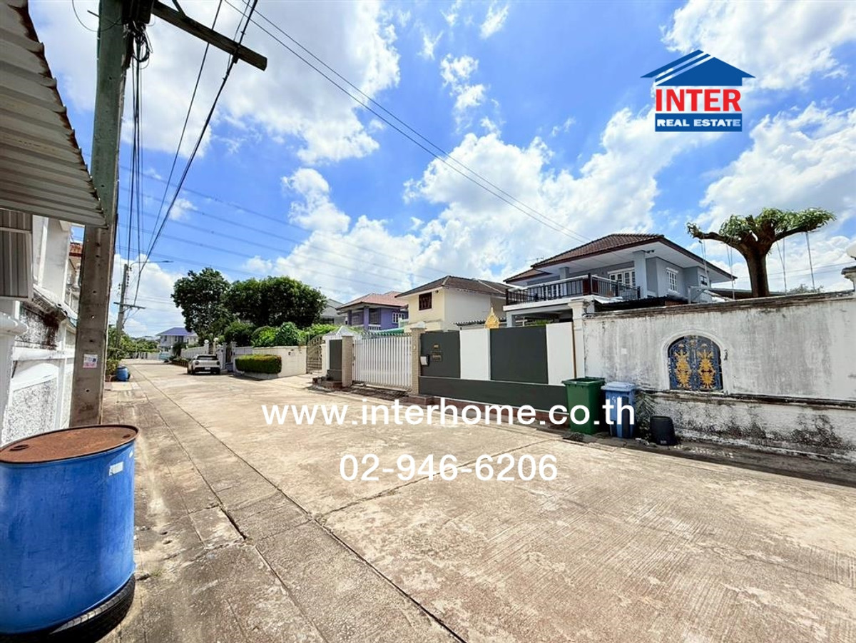 2-story detached house, 76 sq m. Detached house, Soi Phetkasem 94. Near The Mall Bang Khae, Phetkasem Road, Phutthamonthon Sai 2 Road, Bang Khae District, Bangkok Loading...