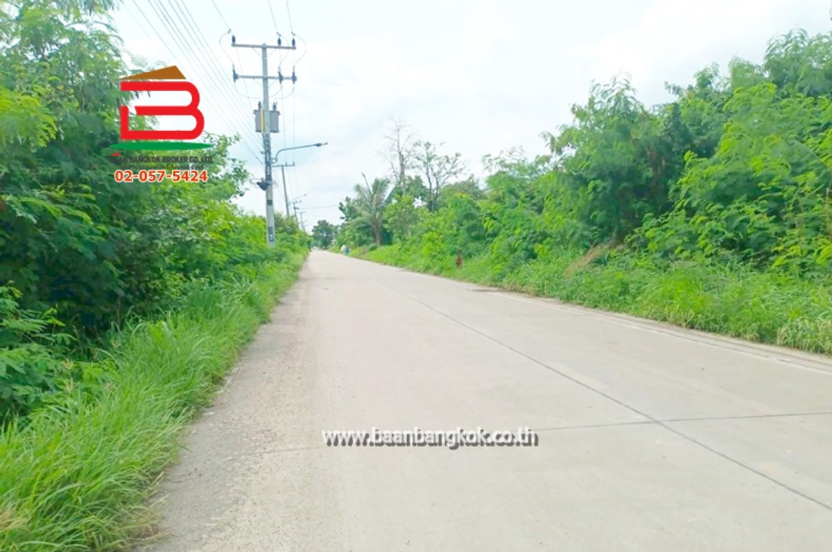 Land, beautiful plot, Soi Erawan 21, area 2-1-40 rai, Erawan 1 Road, Khlong Luang District, Pathum Thani Province. Loading...