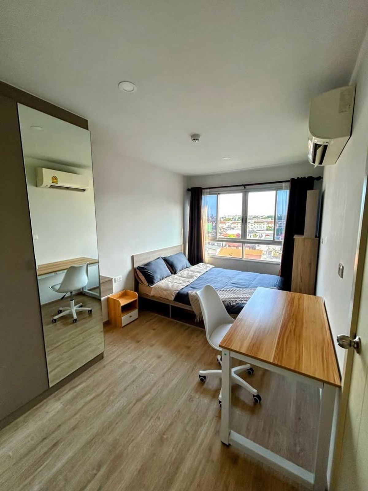 2 bedroom condo, beautiful view, 7th floor, Elio Del Moss project (Phahonyothin 34)  near BTS Senanikom + Kasetsart University, full of food, nice alley, very good room condition. The previous owner lived here and took excellent care of it. Loading...