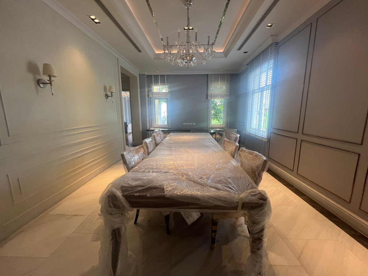 For SaleHouseKaset Nawamin,Ladplakao : Luxurious 5 bedroom house along Ramintra Expressway, ready to decorate, next to the lake.