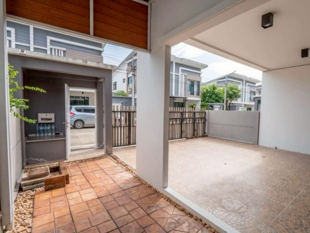 Single house The Trust 95 Ratchaphruek-Rattanathibet (Project 3) 29 sq m, 3 bedrooms, 3 bathrooms, 3.3 million, quiet, convenient travel on many routes, near the BTS Bang Phlu Station. Loading...