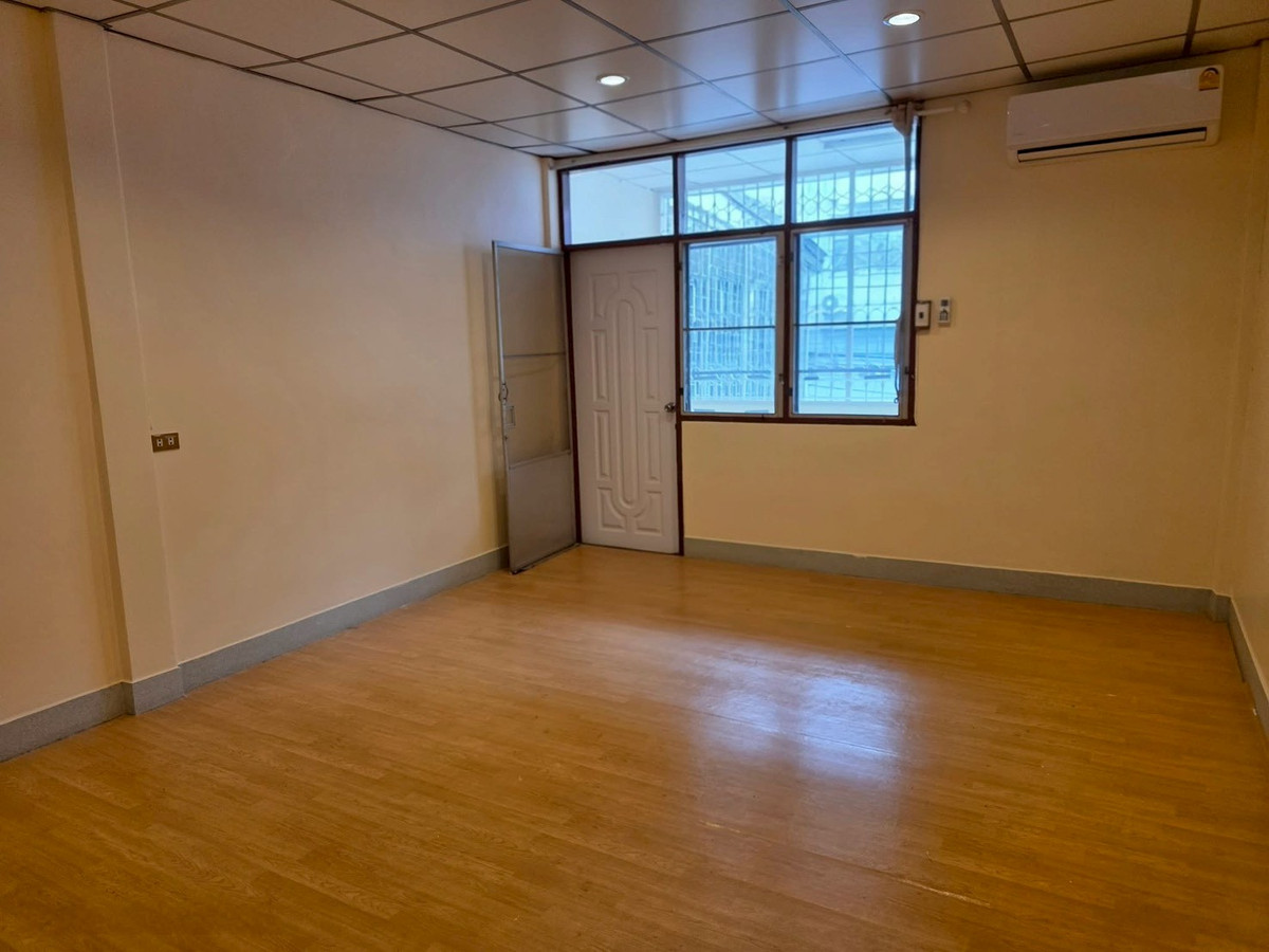 🏠 Townhouse for rent  Loading...