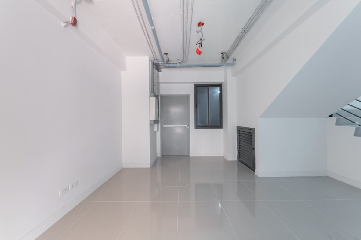 ขายโฮมออฟฟิศพระราม 9 เพชรบุรีตัดใหม่ RCA : Town Villa IDEO Rama9 – Asoke  เดินเพียง 400 ม. ถึง MRT พระราม 9 / ใกล้ Central พระราม 9 Town Villa ระดับ Luxury บนทำเลย่าน New-CBD รายล้อมด้วยอาคารสำนักงาน, แหล่งไลฟ์สไตล์, และคอมมูนิตี้หนาแน่นที่สุดของกรุงเทพฯ 