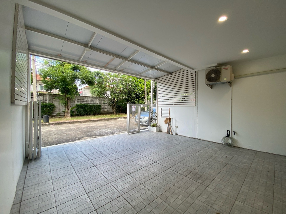 ขายทาวน์โฮม 2 ชั้น สไตล์มินิมอล เดอะทรัสต์ ทาวน์ ราชพฤกษ์-รัตนาธิเบศร์ ติดถนนใหญ่ หน้าบ้านวิวสวน ของแถมจัดเต็ม ต่อเติมครบ พร้อมอยู่ Loading...