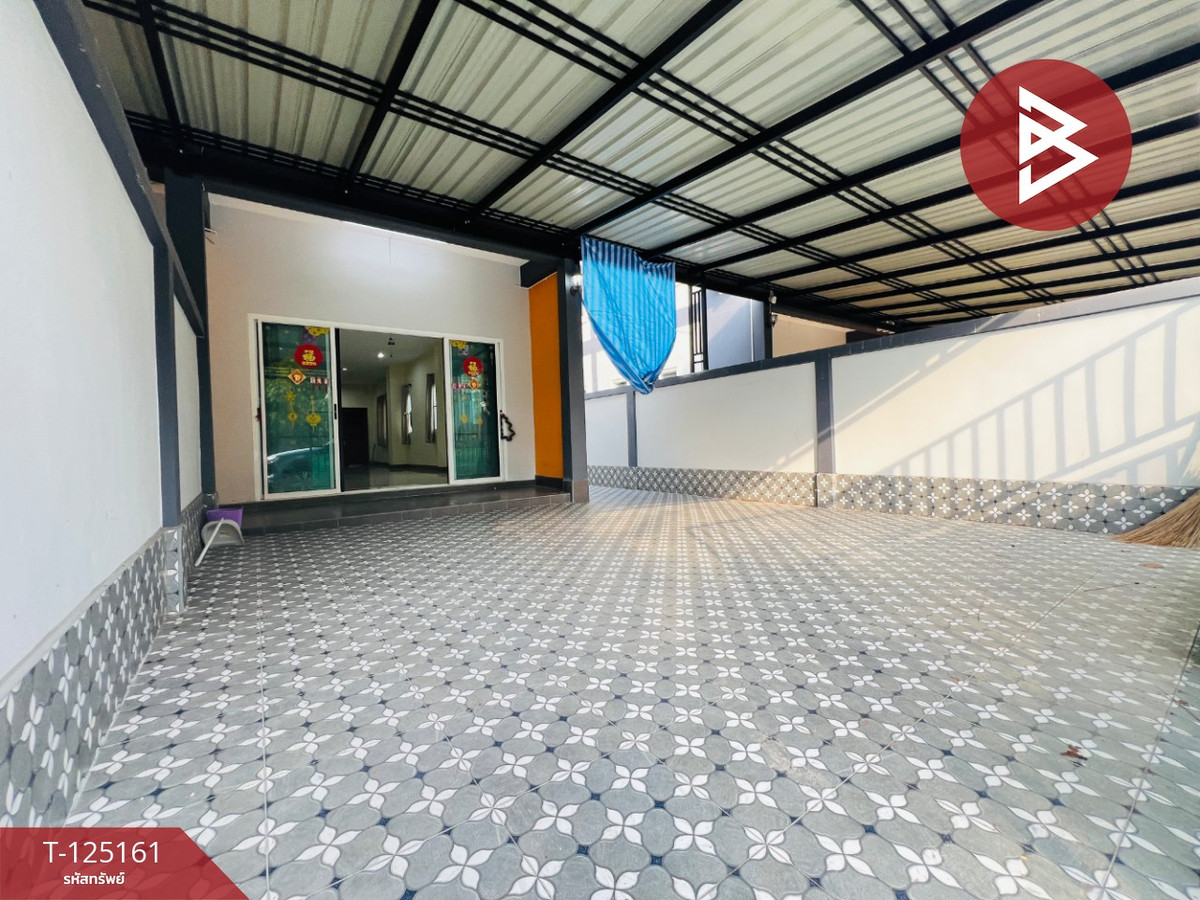 Urgent sale, semi-detached house, Soi San Chao 1, Bang Phrom, Samut Songkhram. Loading...