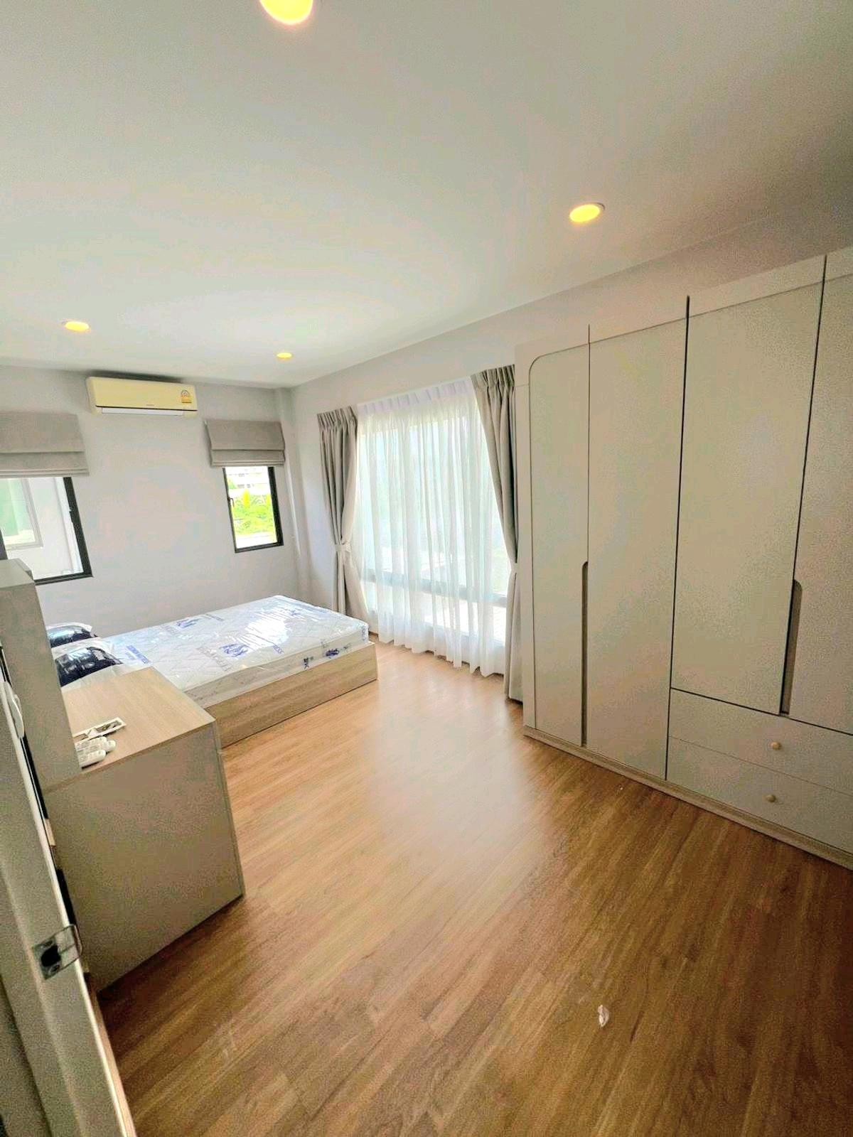 บ้านเดี่ยวให้เช่า – The Citi รามอินทรา 🏡บ้านสวย เงียบสงบ เฟอร์นิเจอร์ครบ พร้อมอยู่ทันที พื้นที่ 77 ตร.วา พื้นที่ใช้สอยประมาณ 200 ตร.ม.4 ห้องนอน🛌 / 3 ห้องน้ำ🛀 / 1 ห้องนั่งเล่น🛋️ / 1 โถงรับรอง Loading...