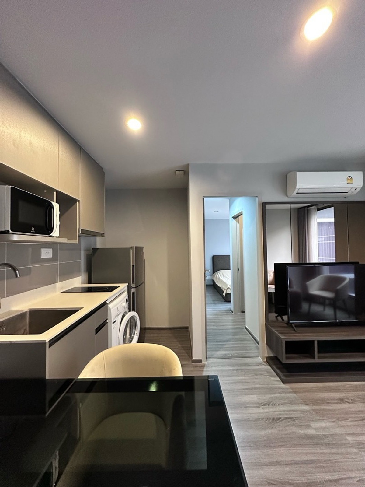 ให้เช่าคอนโดสุขุมวิท อโศก ทองหล่อ : 1 Bedroom 1 parking for rent - 36 sqm | nearby BTS Ekkamai | 082-4499822 แพรวา