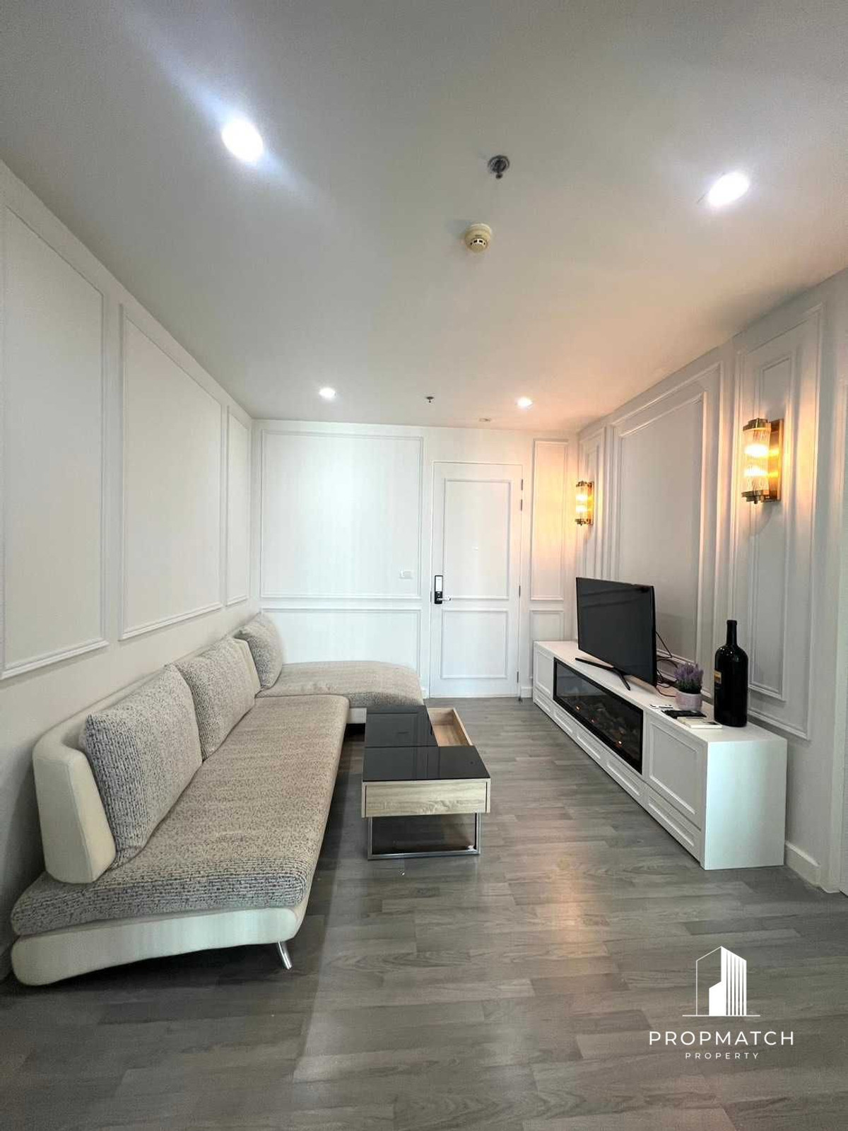 For RentCondoWongwianyai, Charoennakor : ✨Flash Deal ✨The Room BTS Wongwian Yai( 1Bed 1Bath 49SQM.) Fully furnished, ready to move in!! Only 22,000 baht per month Tel.0981315848 @propmatch