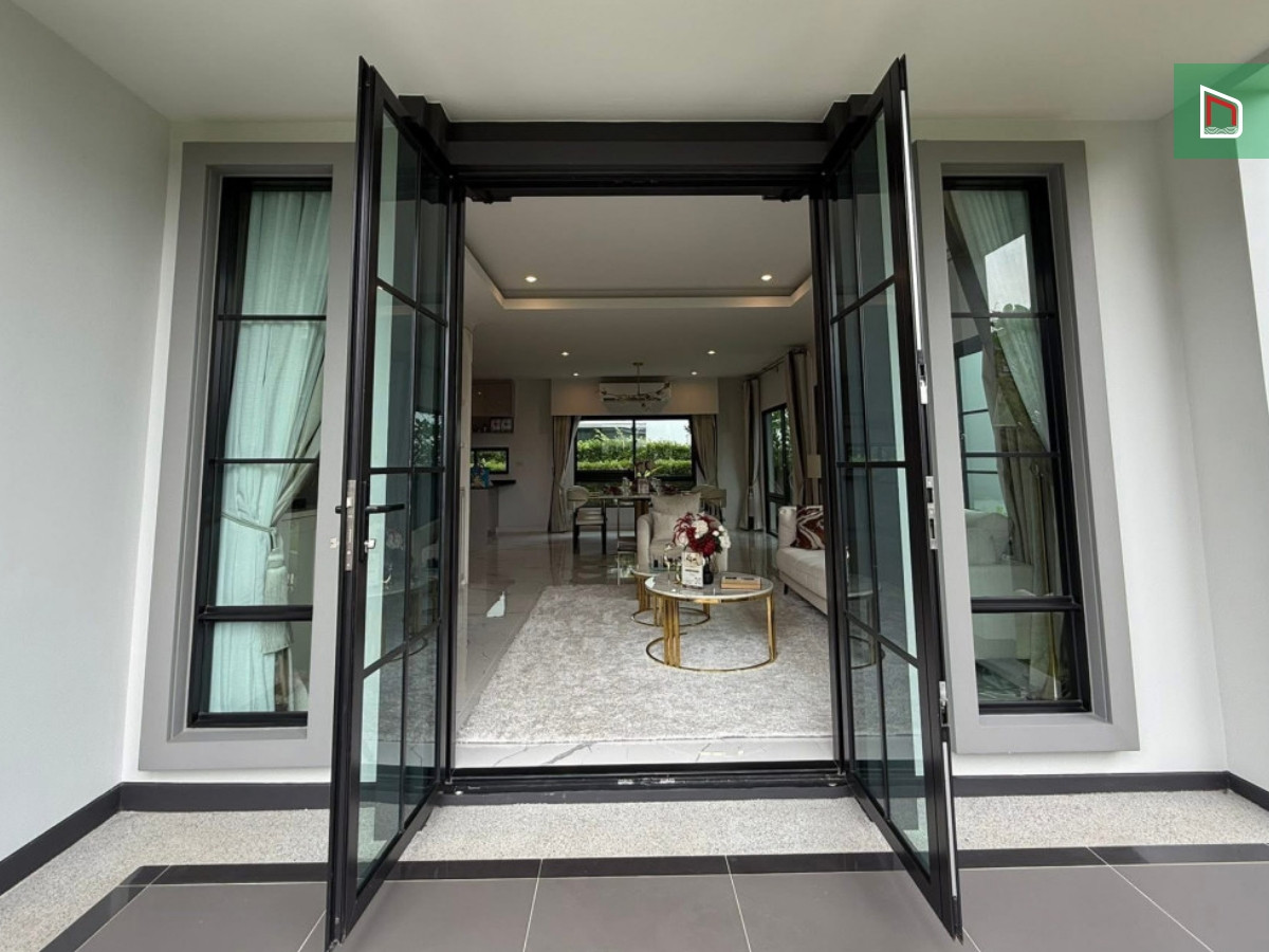Luxury house Setthasiri Chaengwattana-Prachachuen 2 1 ngan 19.6 sq m, 3 bedrooms, 6 bathrooms, 24 million, new house ready to move in, quality society, close to Si Rat Expressway & Chaengwattana Loading...