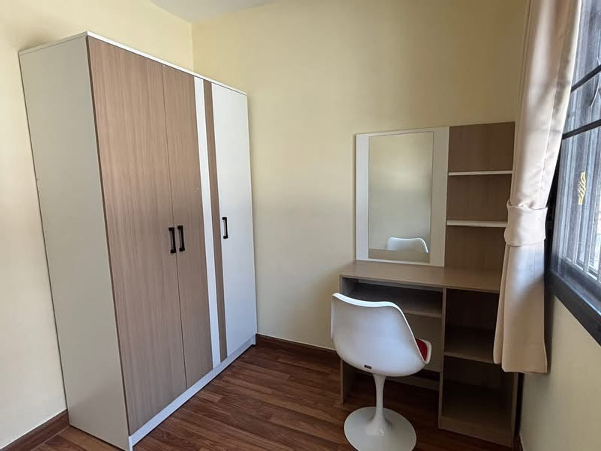 HousePattanakan, Srinakarin : P-2836 House in good location, convenient to travel, can enter and exit in many ways. For rent/Urgent sale! Townhome Pruksa Ville 57 Phatthanakan ready to move in.